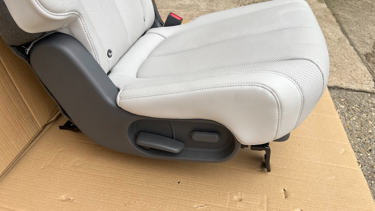 HYUNDAI IONIQ 5 Leder Sitze Hinten Recht Weiß Ausstattung wie NEU ORIGINAL gebraucht - reichhaltigste – Produktansicht 5