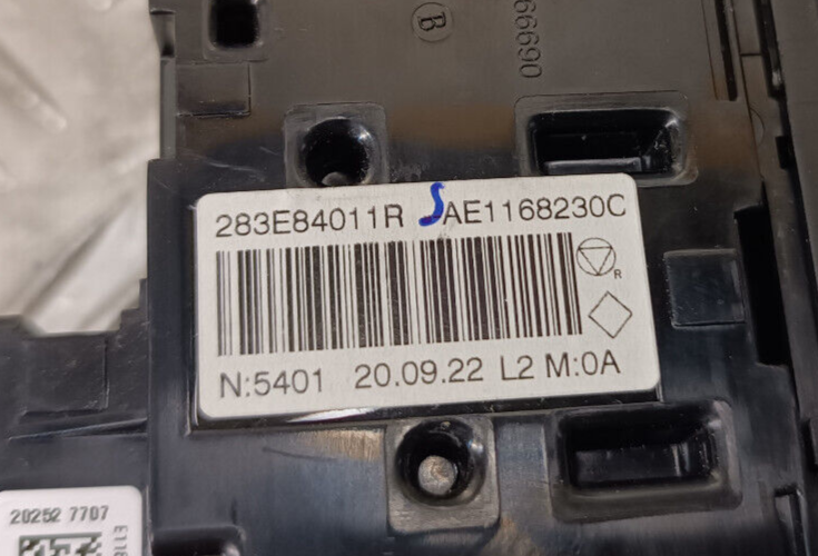 Renault Zoe 2022 Schalter Warnblinker Warnblinkschalter 283E84011R ORIGINAL gebraucht - AE1168230C – Produktansicht 2