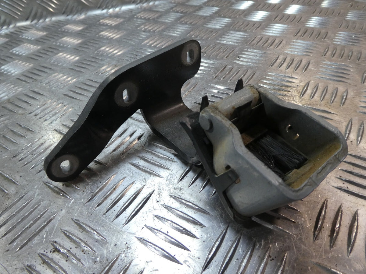 Porsche Cayenne 958 92A Rechts 7P5827302B ORIGINAL gebraucht - Hackklappenscharniere – Produktansicht 1