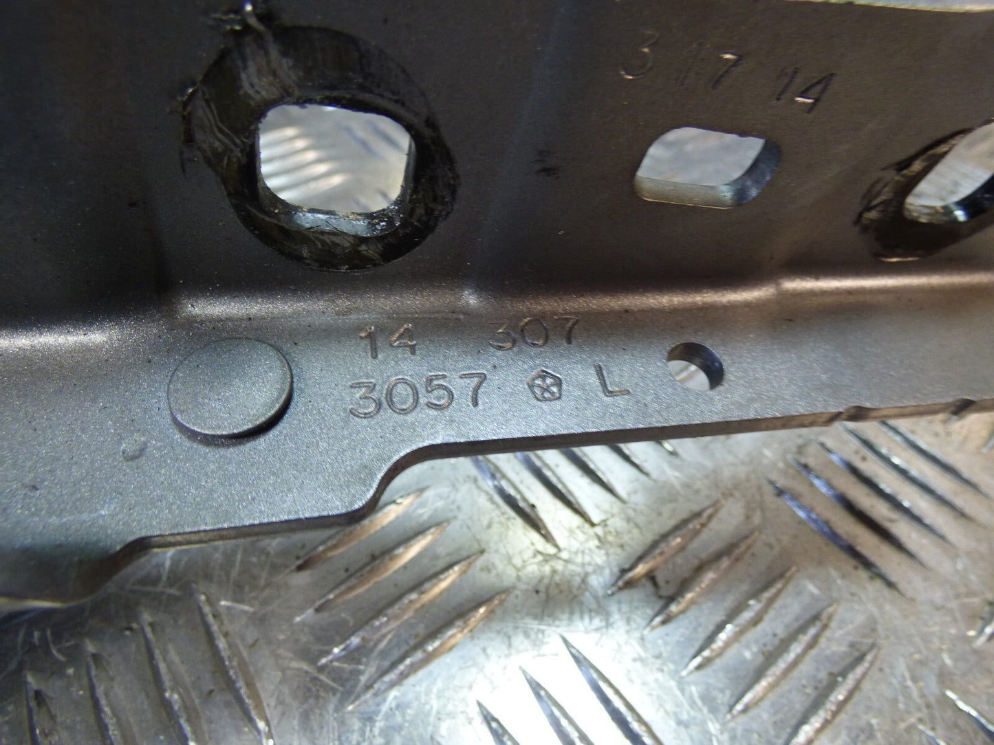 Jeep KL 2015 Motorhaube Scharnier R + L silber ORIGINAL gebraucht - Cherokee – Produktansicht 6