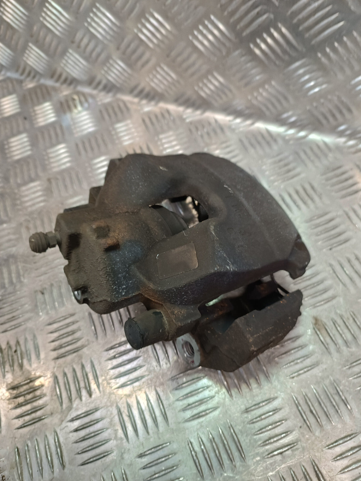 OPEL ASTRA K 1.4 Turbo Bremssattel Vorne Links GM ORIGINAL gebraucht - 13362299 – Produktansicht 1