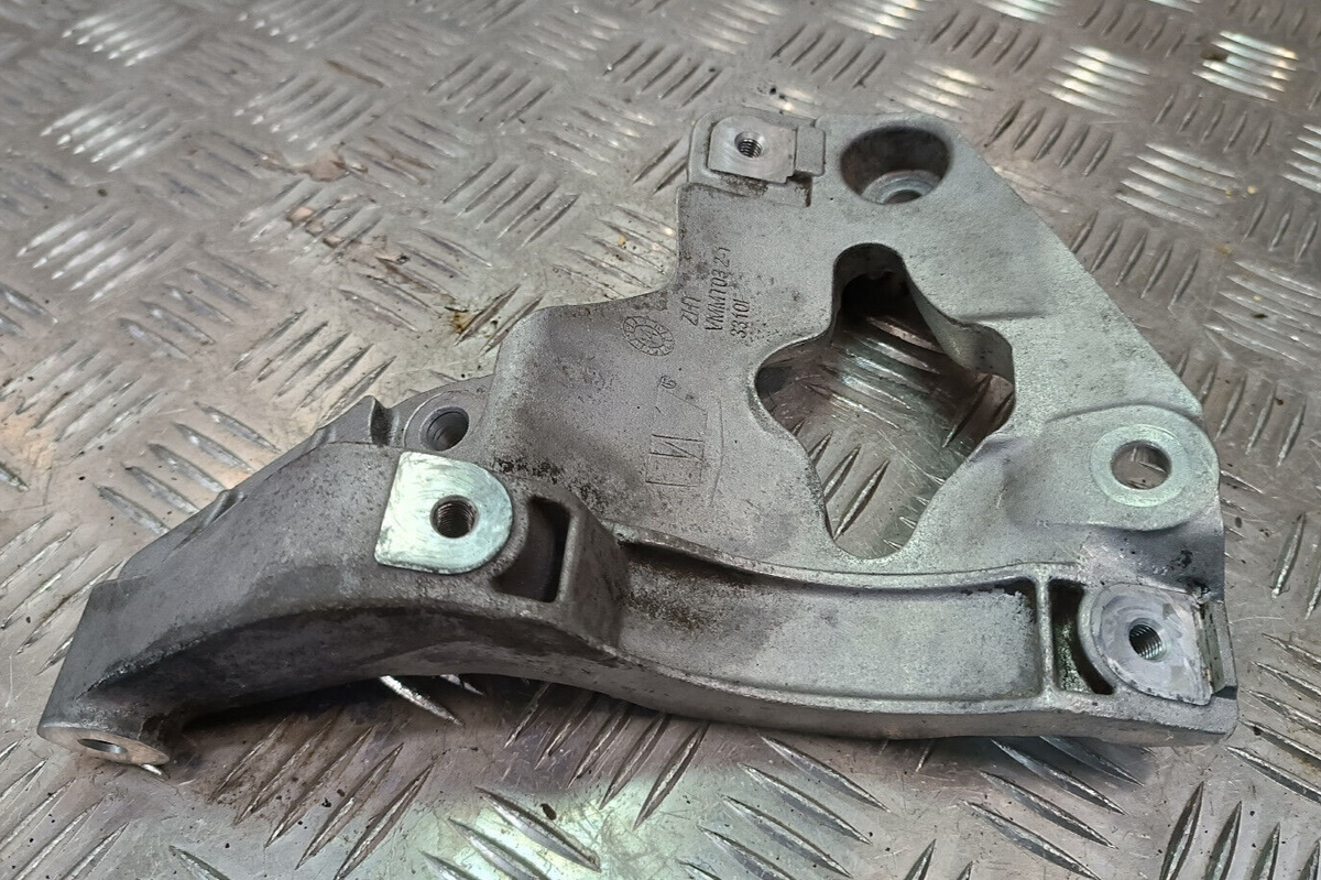 Jeep Grand WK2 3.0 CRD Halter ZHT VMMT0321 3310F ORIGINAL gebraucht - Cherokee – Produktansicht 1