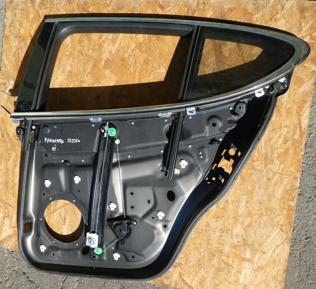 Porsche 970 Türrahmen Fensterheber hinten links mit Sonnenschutzrollo ORIGINAL gebraucht - Panamera – Produktansicht 1