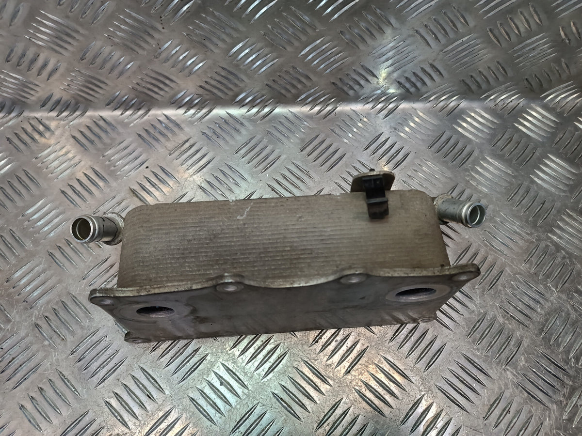 Porsche 970 3.6 V6 Ölkühler Ölfilterkühler Ölkühlergehaus ORIGINAL gebraucht - PANAMERA – Produktansicht 2