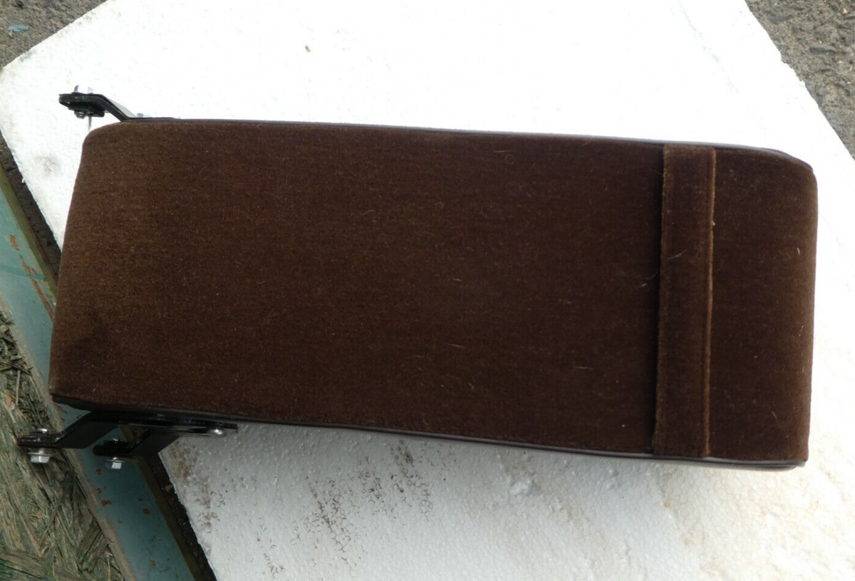 Mercedes-Benz C126 SEC Coupe 126 Armlehne hinten _ Velour braun – Produktansicht 3