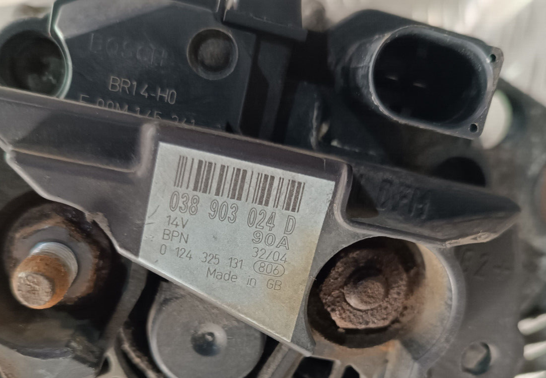 VW Transporter T5 1.9 TDI Generator Lichtmaschine 90A 0124325131 ORIGINAL gebraucht - 038903024D – Produktansicht 4