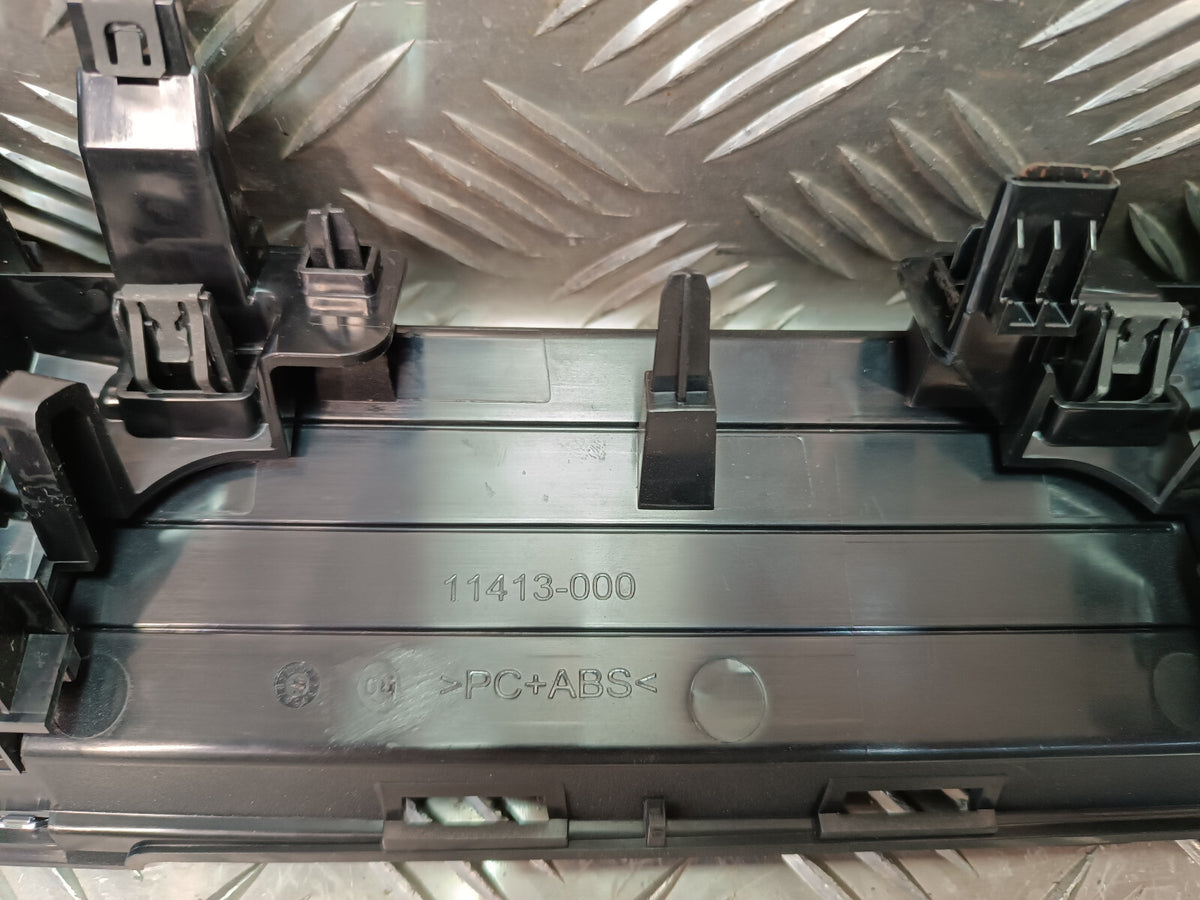 Renault Zoe 2022 Original Luftdüse Verkelidung Mittel 11154005 11153006 gebraucht - 11413000 – Produktansicht 3