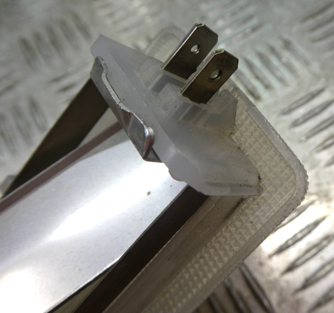 Original Mercedes-Benz W126 C126 SEC Leuchte Innenleuchte hinten gebraucht - 1268200101 – Produktansicht 3