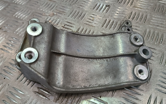 Jeep Grand WK2 3.0 CRD Lichtmaschine Halter ZHT VMMT01 3362F ORIGINAL gebraucht - Cherokee – Produktansicht 1