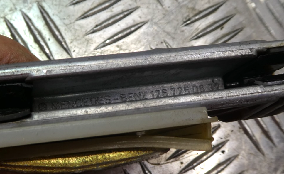Mercedes-Benz C126 Tür Fensterführungshalterung _ R ORIGINAL gebraucht - 1267250632 – Produktansicht 3