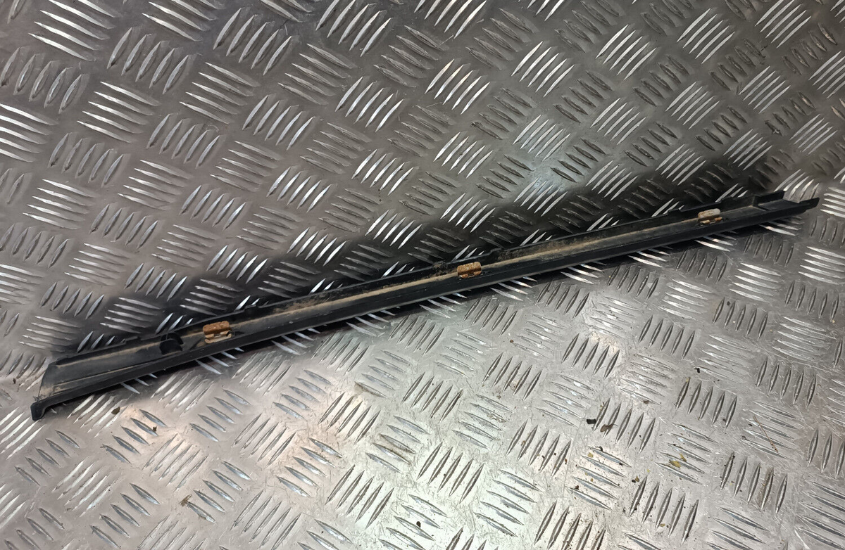 Porsche Cayenne S 92A Linke Abdeckung 7P5853540 RH ORIGINAL gebraucht - Seitenschwellerverkleidung – Produktansicht 2