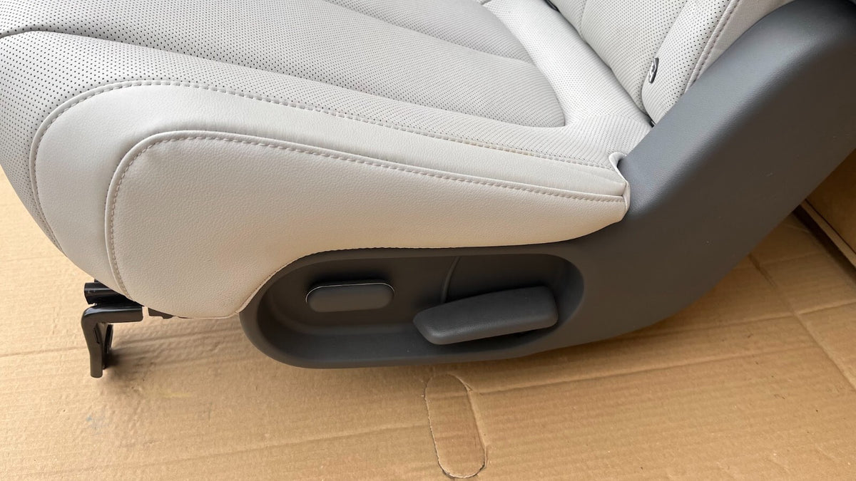 HYUNDAI IONIQ 5 Leder Sitze Hinten Links Weiß Ausstattung wie NEU ORIGINAL gebraucht - reichhaltigste – Produktansicht 11