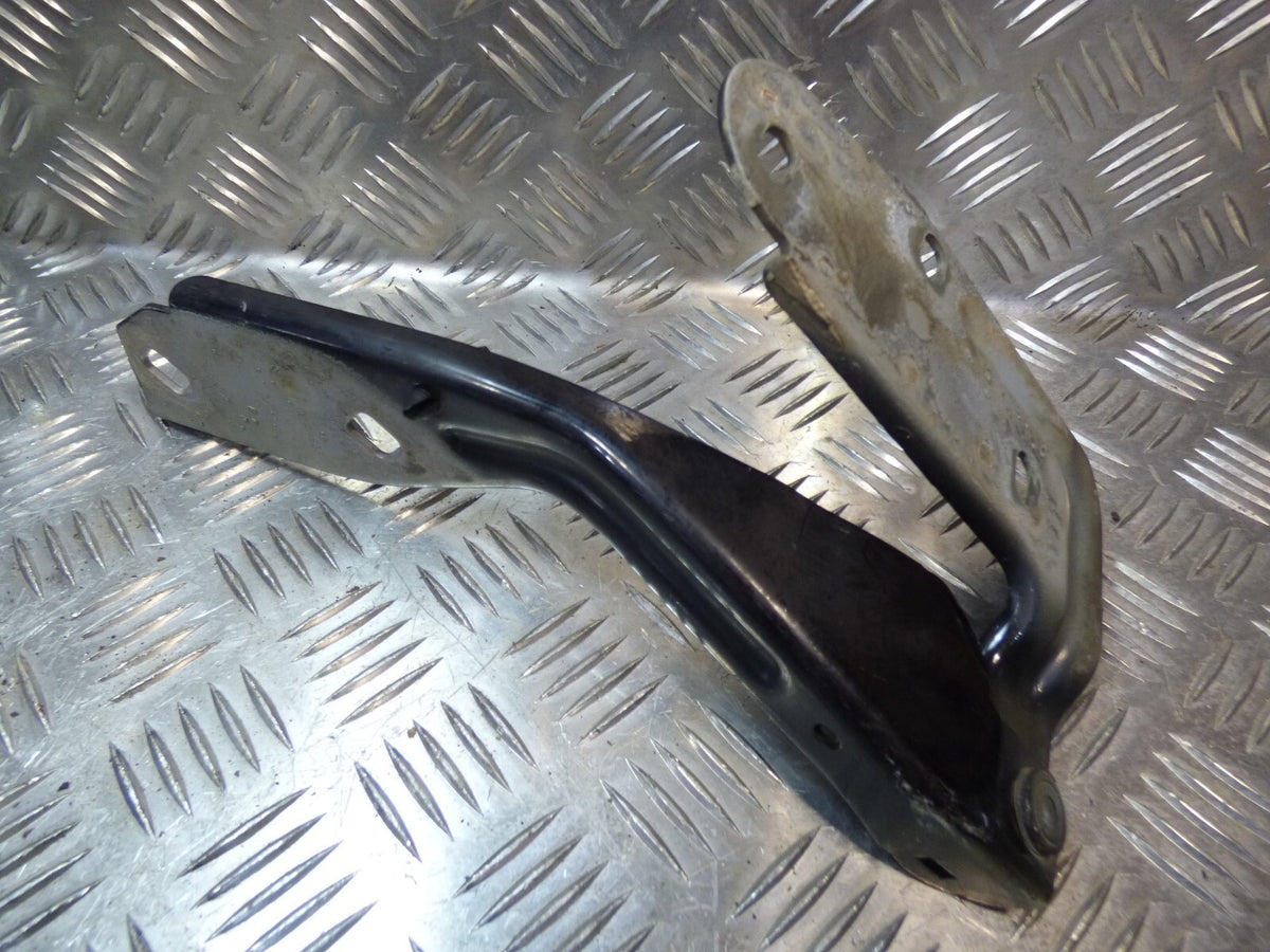 Porsche Cayenne 92A vorne rechts 7P5823302B ORIGINAL gebraucht - Motorhaubenscharnier – Produktansicht 2