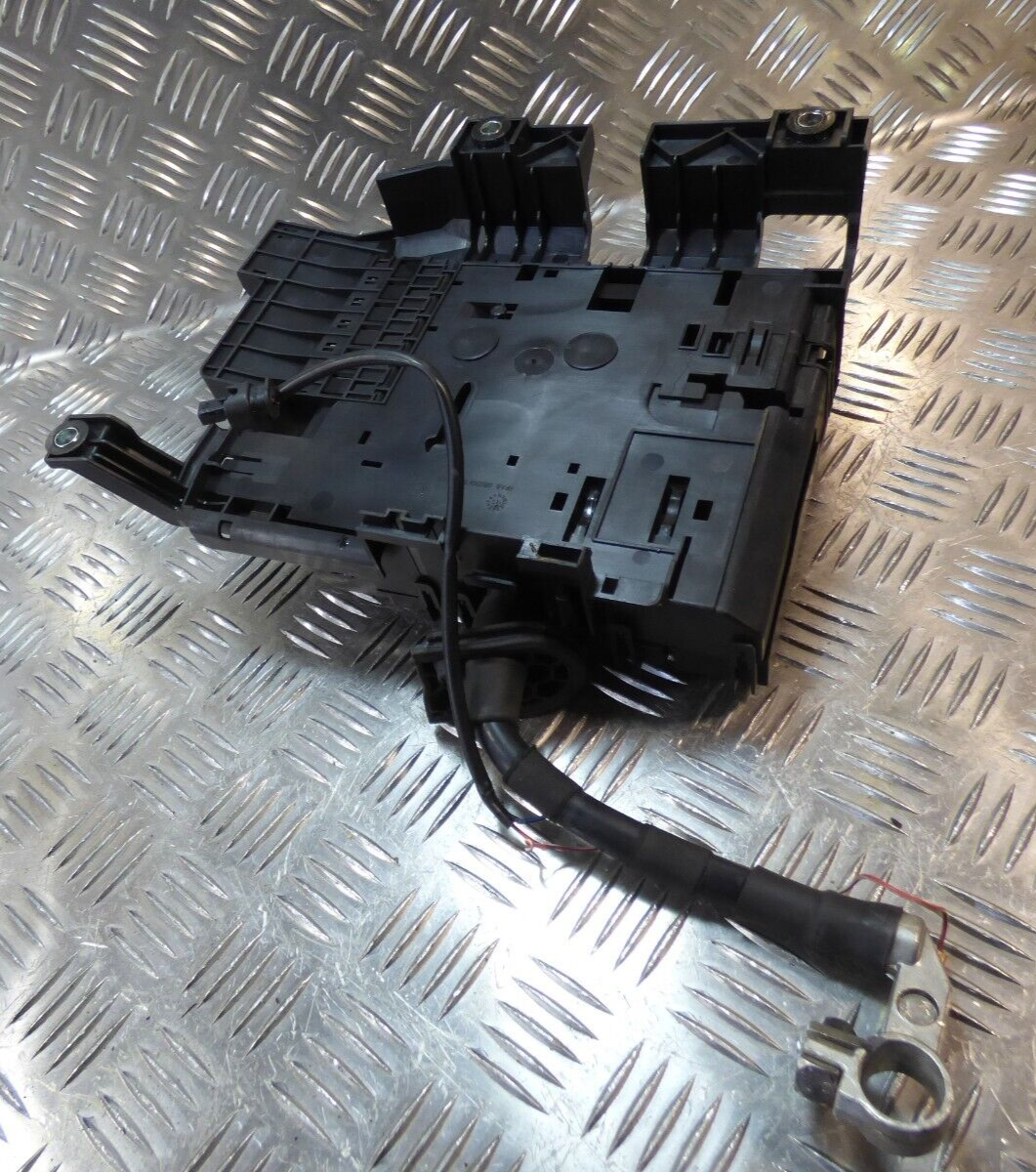 Porsche Cayenne 92A 3.0 Hybrid Relaiskasten 7P0937548J ORIGINAL gebraucht - Sicherungskasten – Produktansicht 2