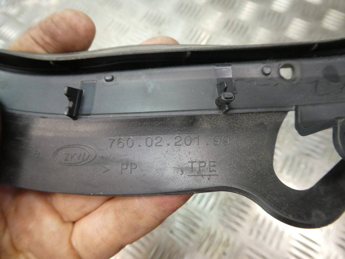 Porsche Macan 95B Scheinwerfer Gummidichtung Rechts 760.02.201.99 gebraucht - Original – Produktansicht 3
