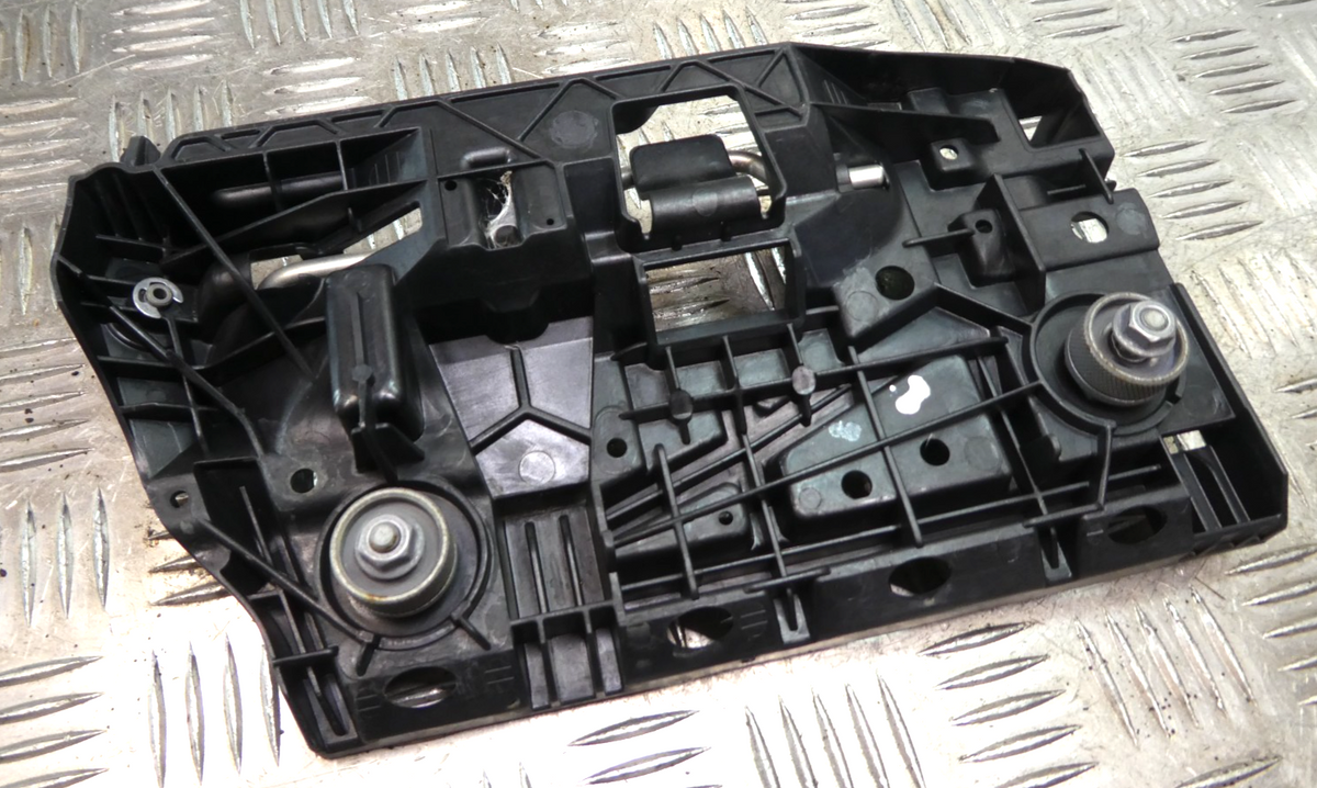Porsche Panamera 3.0 E-Hybrid Scheinwerfer Halter Links ORIGINAL gebraucht - 97063107351 – Produktansicht 2