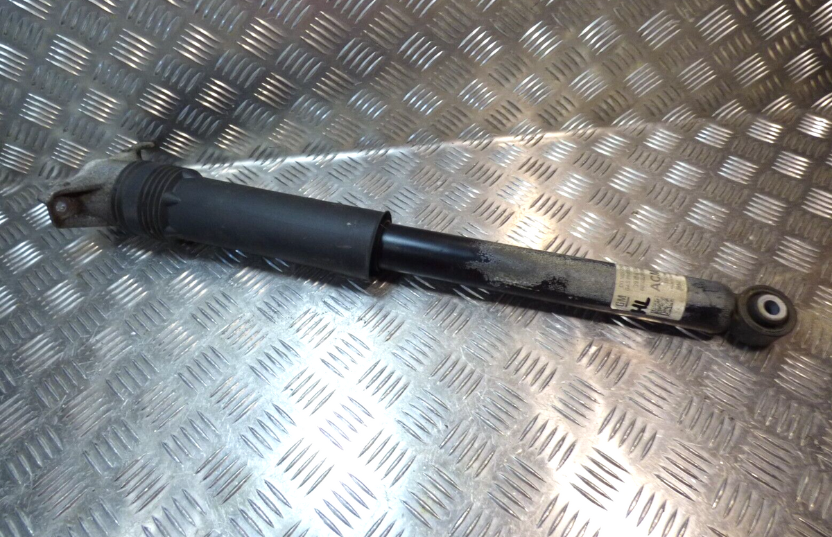 OPEL ASTRA K 1.4 ORIGINAL Stoßdampfer hinten rechts = links gebraucht - GM39056534 – Produktansicht 1