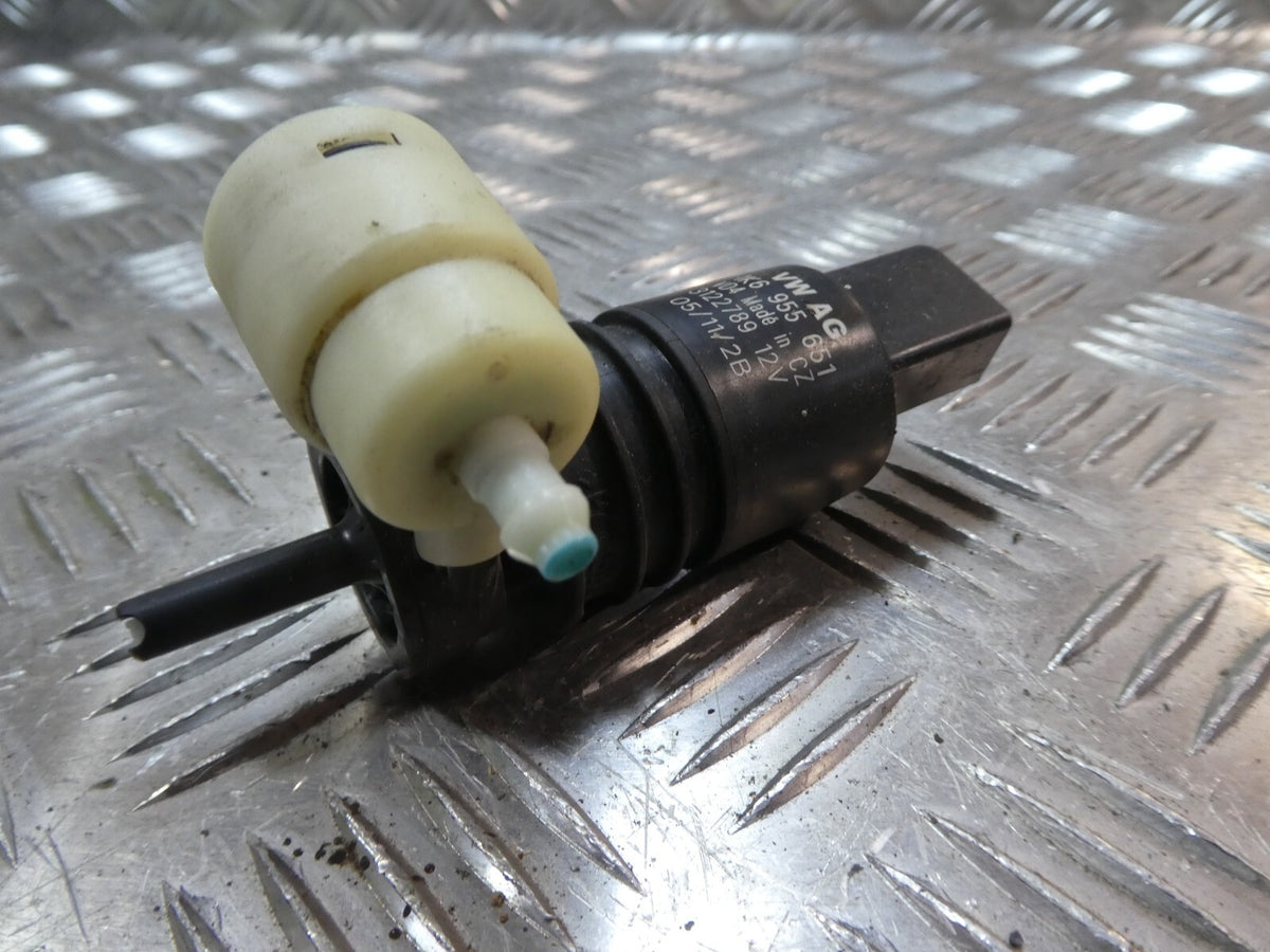 Porsche Cayenne 958 92A Scheibenwaschpumpe Pumpe 1K6955651 ORIGINAL gebraucht - Wischwasserpumpe – Produktansicht 1