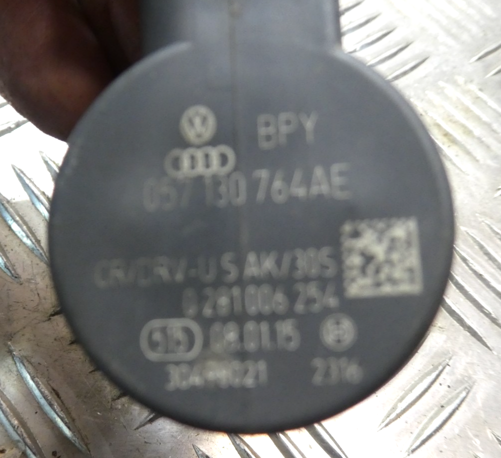 PORSCHE MACAN 3.0 TDI Kraftstoffdrucksensor Raildrucksensor ORIGINAL gebraucht - 057130764AE – Produktansicht 3