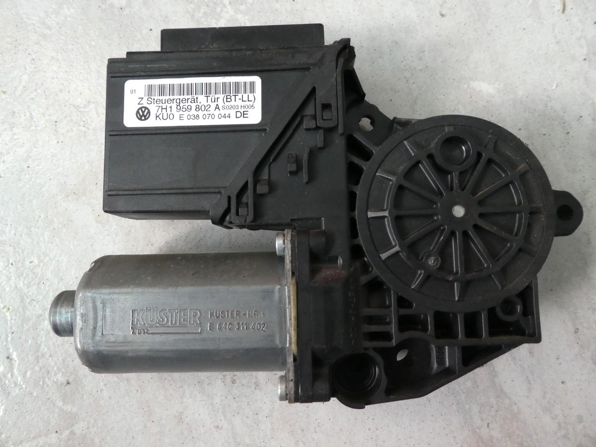 VW T5 MULTIVAN 2003_16 Fensterhebermotor Tür Vorne Rechts 7H1959802A ORIGINAL gebraucht - Transporter – Produktansicht 1