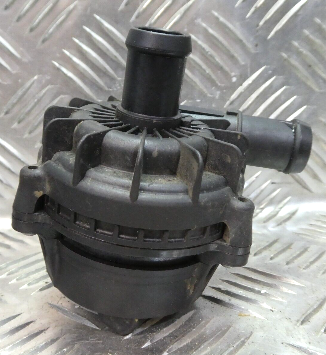 VW ID3 ID.3 Orig. Wasserpumpe Kühlmittelpumpe Pumpe 1EA965567A ORIGINAL gebraucht - Volkswagen – Produktansicht 1