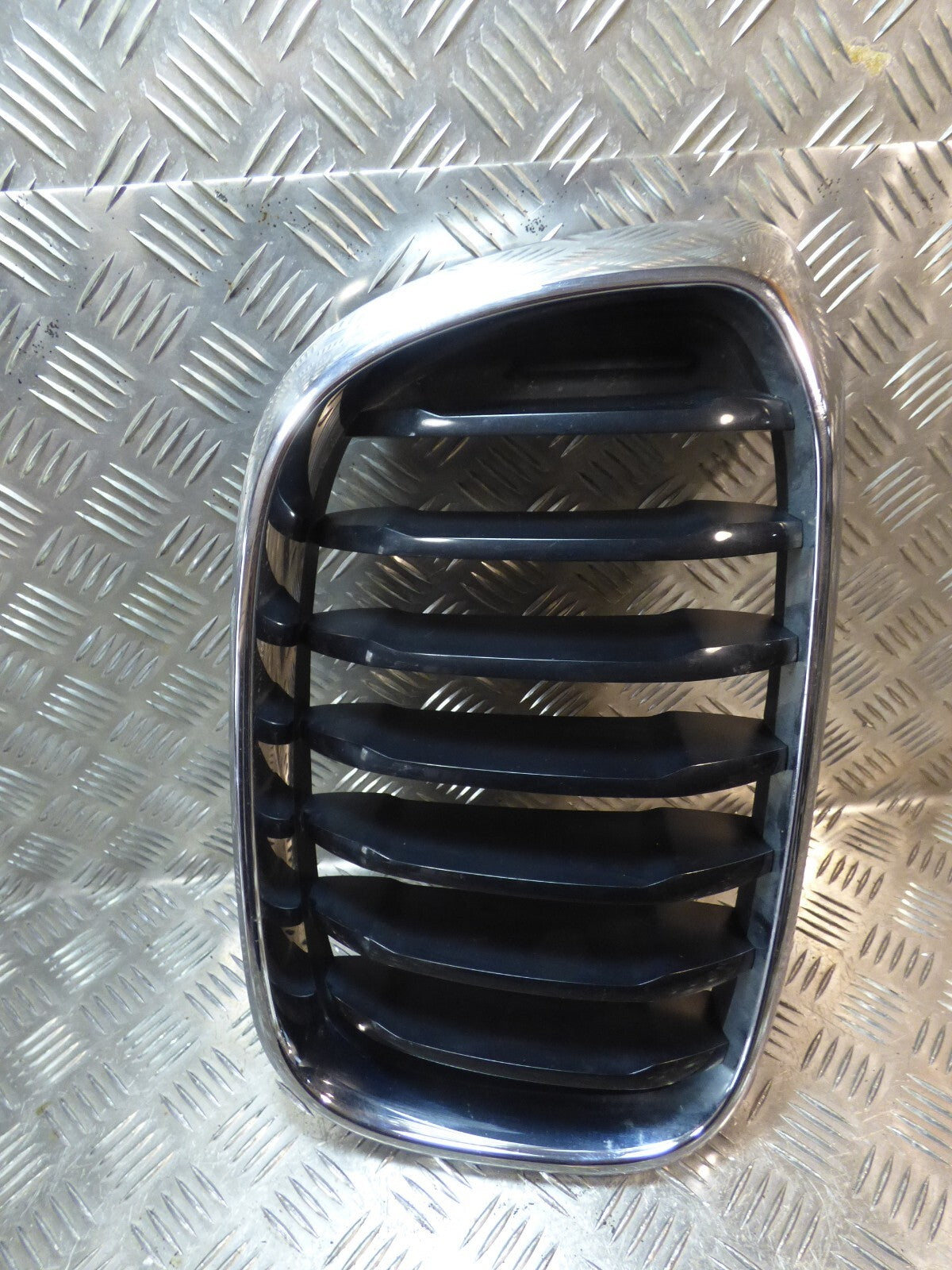 Original BMW X3 +X4 G01 + G02 F98 Grill vorne rechts gebraucht - 7464922 – Produktansicht 1