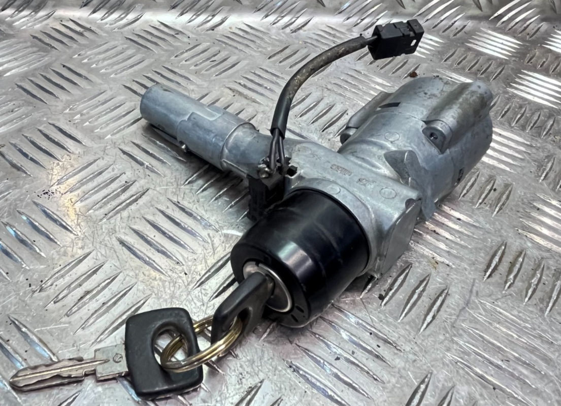 Mercedes-Benz C126 W126 _ Zündschalter mit Schlüssel – Produktansicht 1