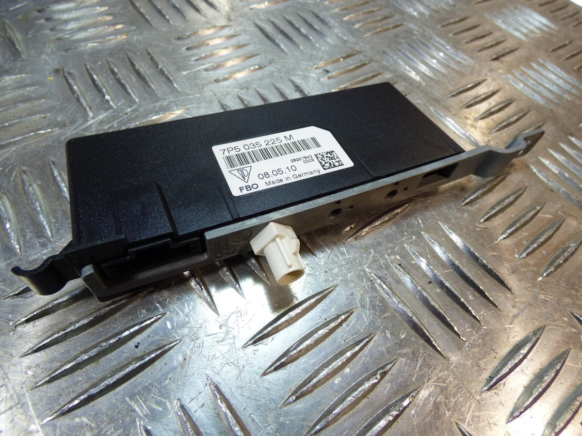 Porsche Cayenne 92A Antennenverstärker Links Antenne ORIGINAL gebraucht - 7P5035225M – Produktansicht 1