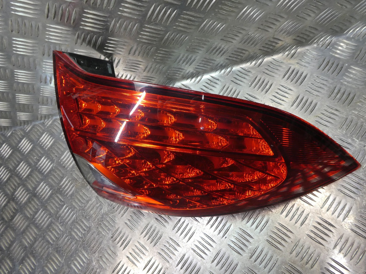 Porsche Cayenne 92A Orig USA LED Rückleuchte aussen links 7P5945095R ORIGINAL gebraucht - Heckleuchte – Produktansicht 4