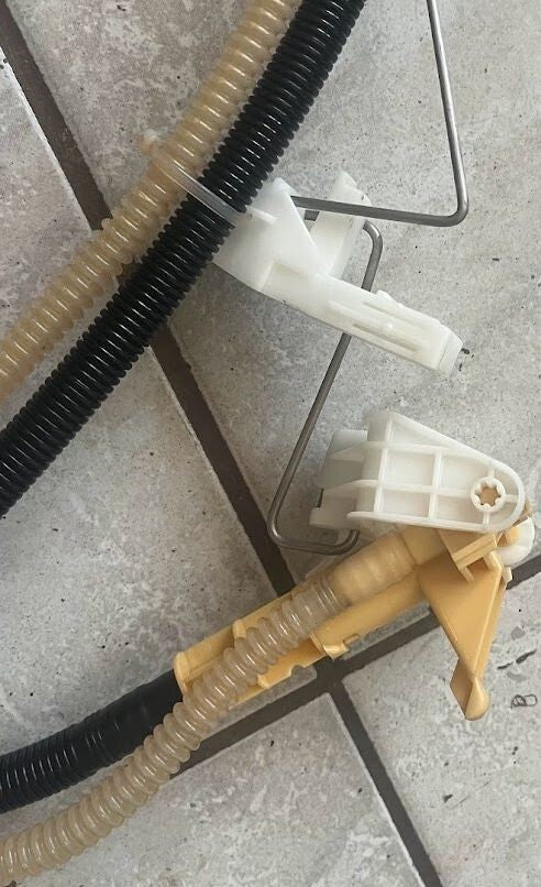 Porsche Cayenne II 92A satz für Linke Kraftstoffpumpe 7P6919715A ORIGINAL gebraucht - Kraftstoffrohr – Produktansicht 3