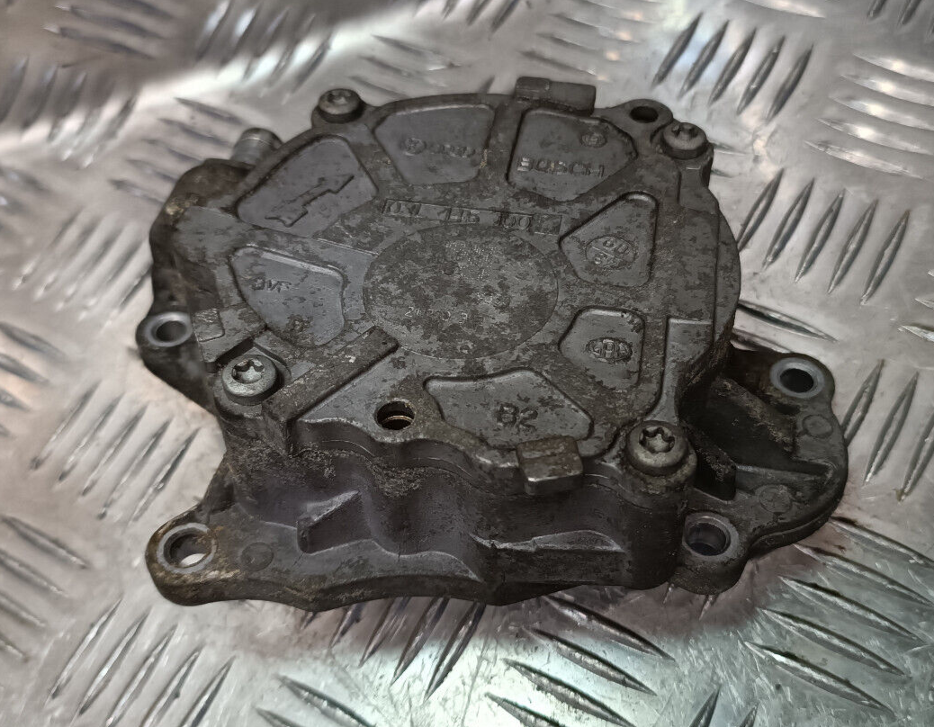 VW T5 2.0 TDI CAA Vakuumpumpe Unterdruckpumpe 03L145100F ORIGINAL gebraucht - Transporter – Produktansicht 2