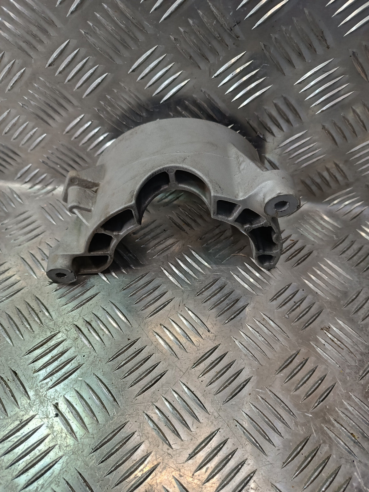 Porsche Cayenne S 92A Generatorhalter Lichtmaschine Halterung ORIGINAL gebraucht - 94811520423 – Produktansicht 2