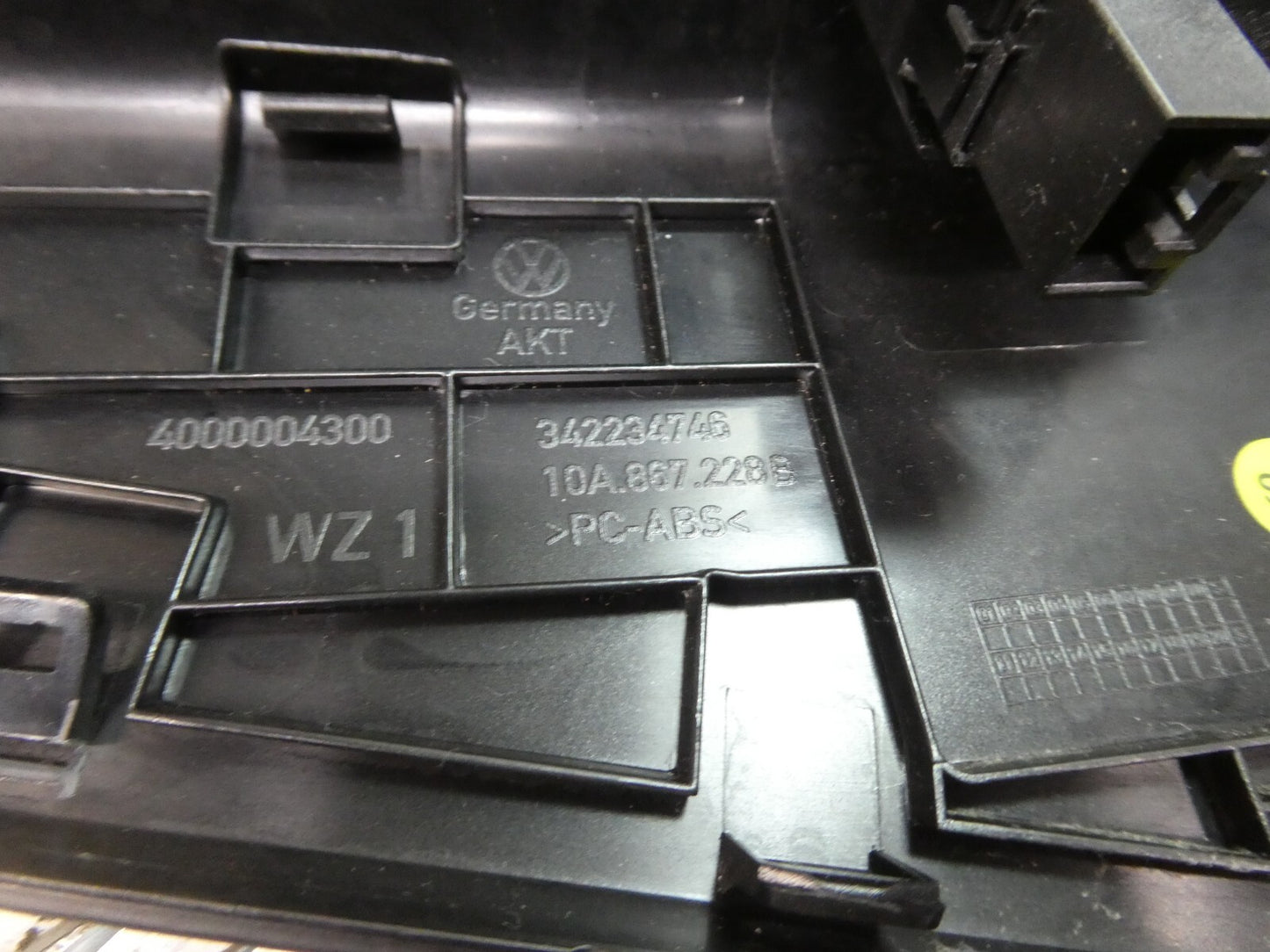 VW ID3 Pro Türverkleidung Zierleiste Fensterheberschalter 10A867228B ORIGINAL gebraucht - Volkswagen – Produktansicht 9