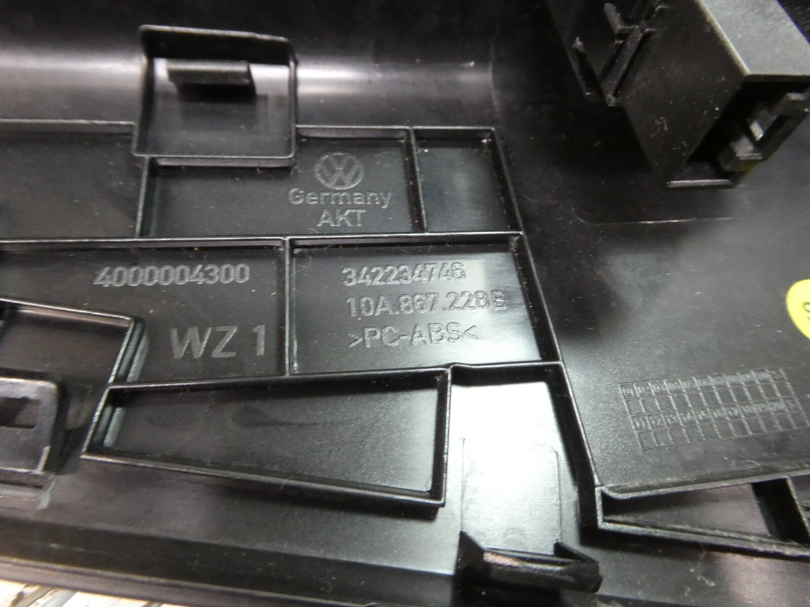 VW ID3 Pro Türverkleidung Zierleiste Fensterheberschalter 10A867228B ORIGINAL gebraucht - Volkswagen – Produktansicht 9