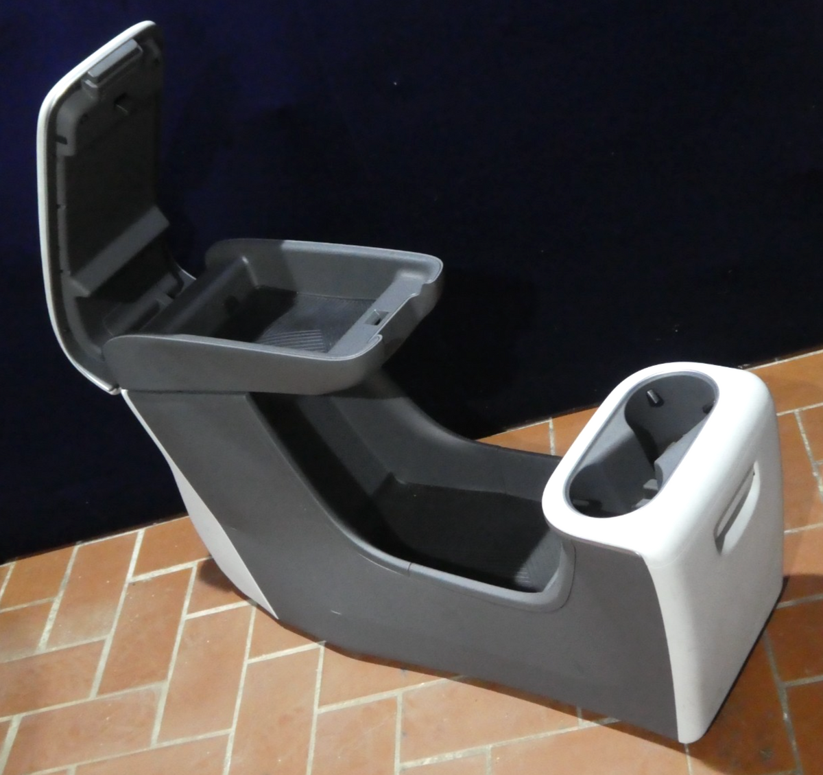 HYUNDAI IONIQ 5 Mittenkonse Vorne beweglich Becherhalter Weiß wie NEU ORIGINAL gebraucht - Armlehne – Produktansicht 3