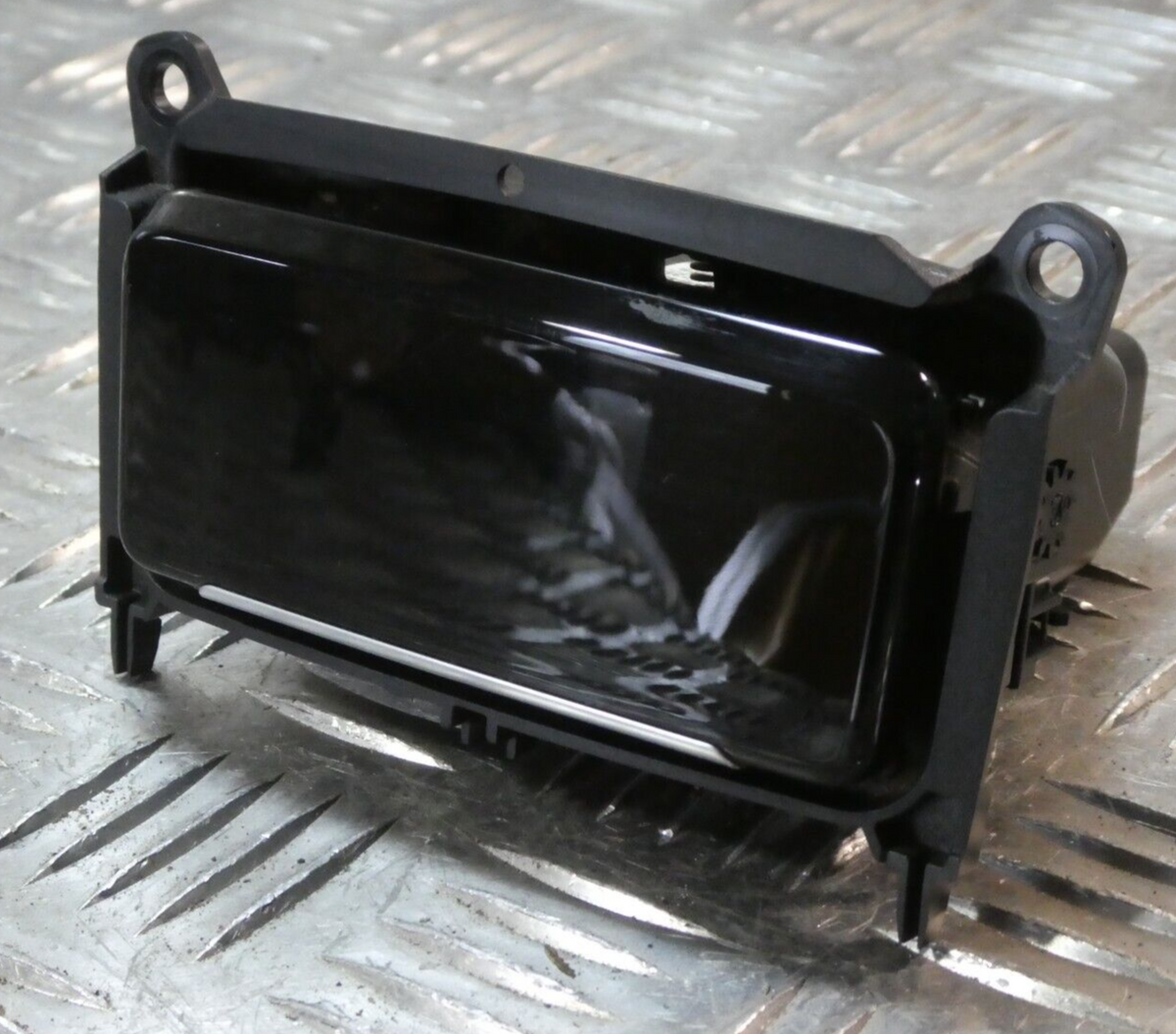 Porsche Cayenne 92A mitte vorn KLAVIER 7P5857273B ORIGINAL gebraucht - Aschenbecher – Produktansicht 1
