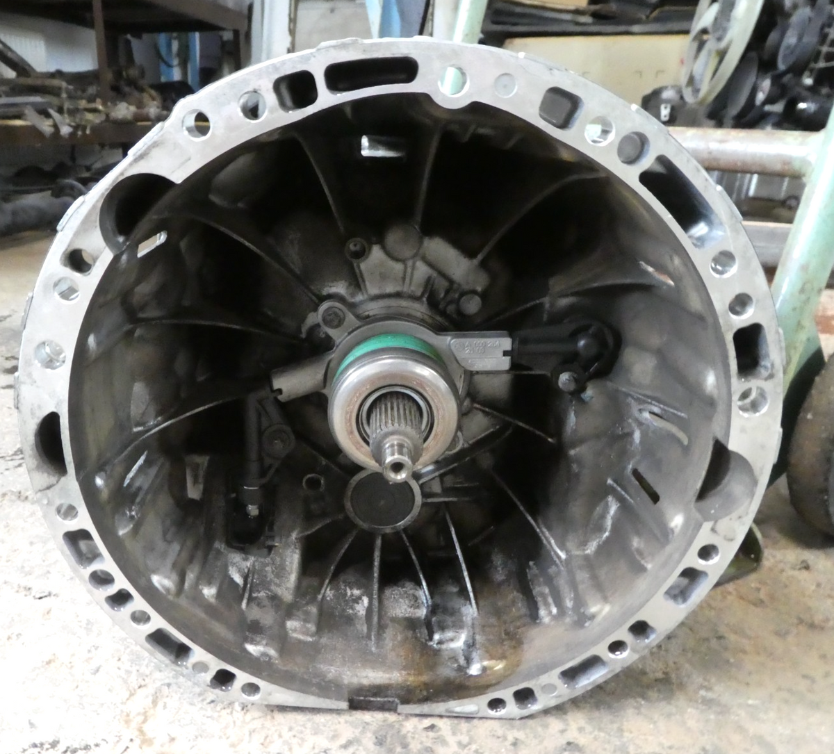 Mercedes Sprinter W906 2.2 CDI 6 Gang Schaltgetriebe Getriebe 711680 ORIGINAL gebraucht - A9062602301 – Produktansicht 4