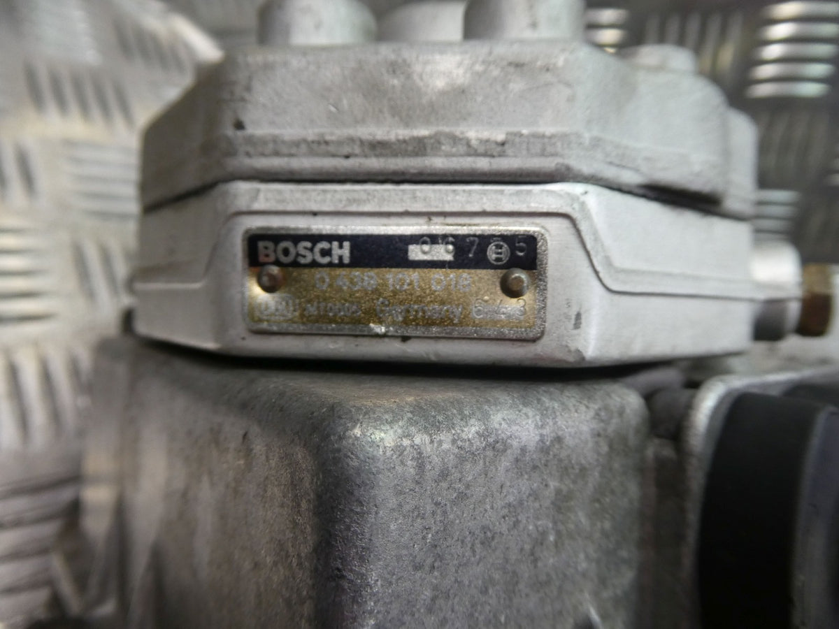Mercedes-Benz W126 C126 Mengenteiler für Einspritzanlage 0438121037 ORIGINAL gebraucht - 0438101016 – Produktansicht 6