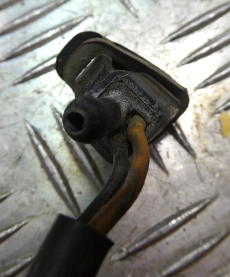 Mercedes-Benz W126 C126 SEC Scheibenwaschdüse Chrom beheizbar gebraucht - Original – Produktansicht 3