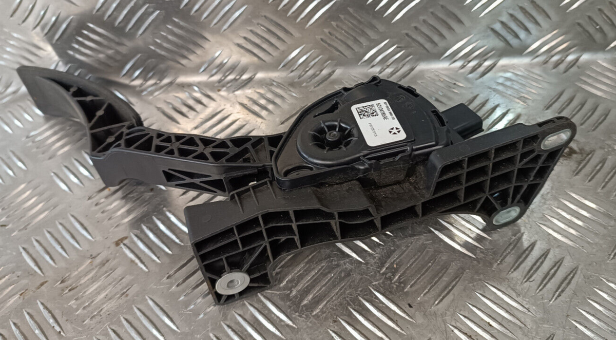 Jeep Grand Cherokee WK2 Gaspedal 6PV933 966-00 ORIGINAL gebraucht - 52124785AE – Produktansicht 1