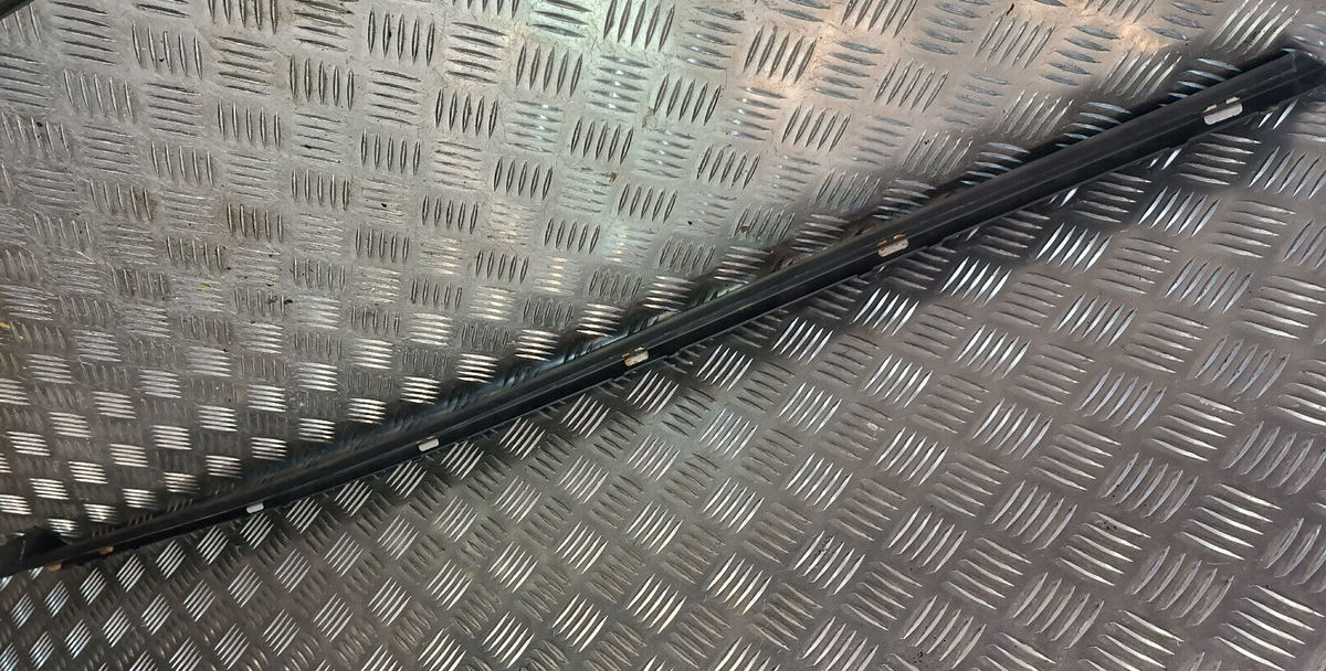 Porsche Cayenne S 92A Linke Abdeckung 7P5853538 RH ORIGINAL gebraucht - Seitenschwellerverkleidung – Produktansicht 2