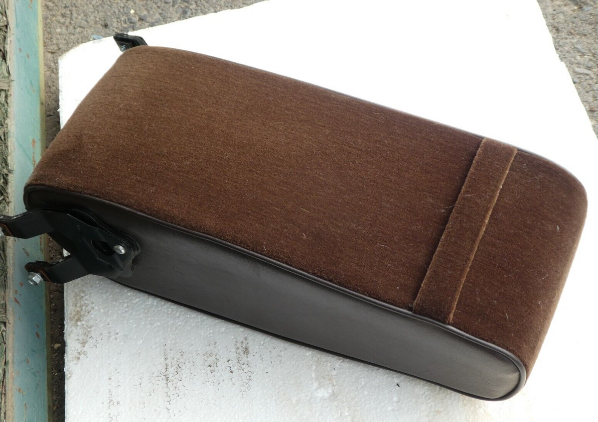 Mercedes-Benz C126 SEC Coupe 126 Armlehne hinten _ Velour braun – Produktansicht 1