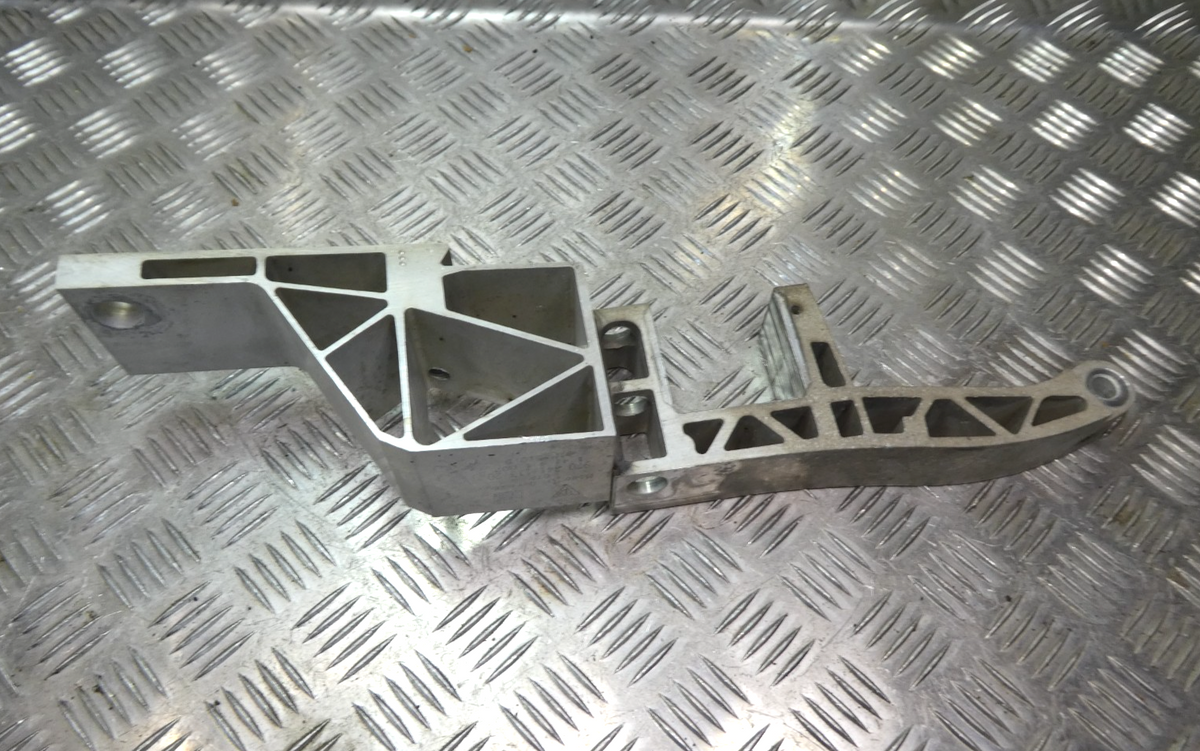 Porsche Panamera 970 Hilfsrahmenhalter Verstärkung Vorne Links ORIGINAL gebraucht - 97034111320 – Produktansicht 2