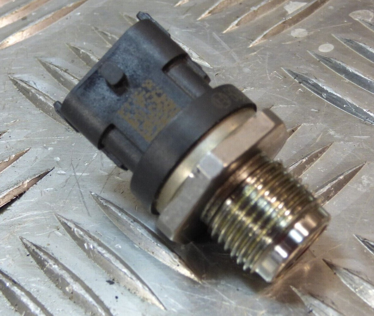 JEEP COMPASS II 2.0 CRD Sensor in Einspritzleiste 0 281 007 017 ORIGINAL gebraucht - Kraftstoffdruck – Produktansicht 1