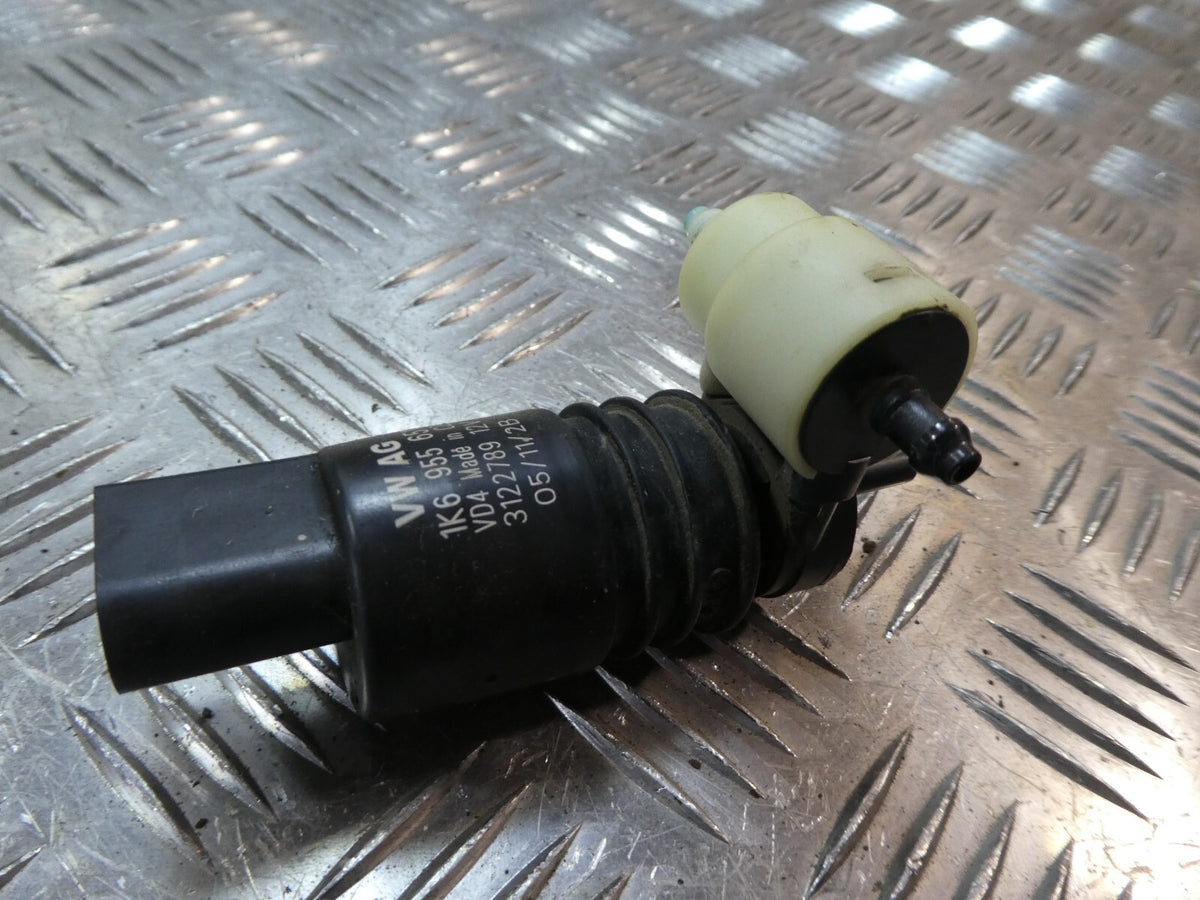 Porsche Cayenne 958 92A Scheibenwaschpumpe Pumpe 1K6955651 ORIGINAL gebraucht - Wischwasserpumpe – Produktansicht 2