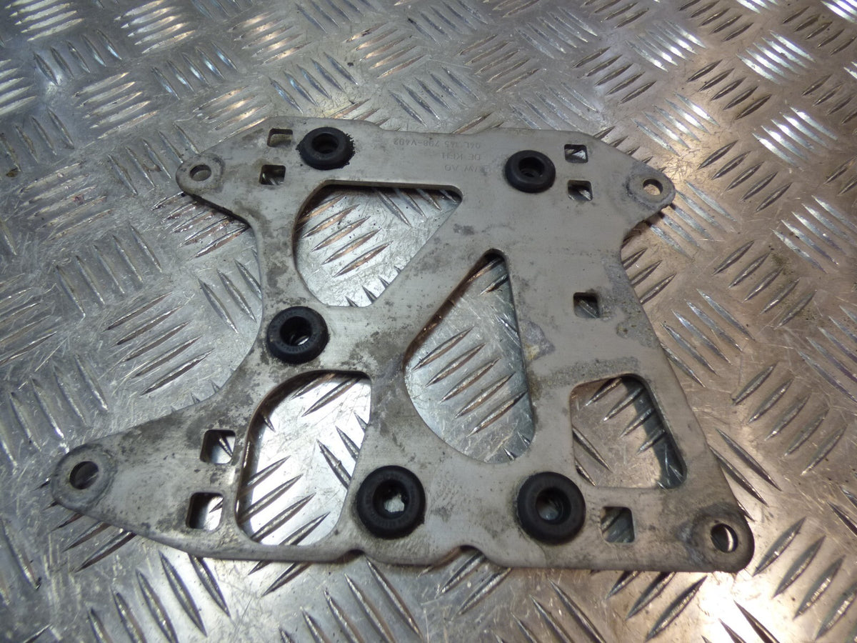 VW T6 T5 2.0 TDI CXG Halter Träger Halteplate Rahmen 04L145798 V402 ORIGINAL gebraucht - Transporter – Produktansicht 2
