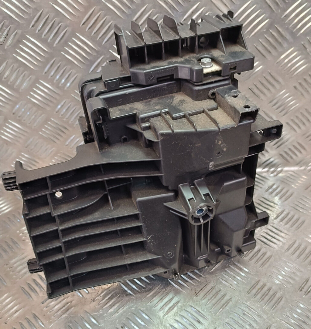 OPEL ASTRA K 1.4 Turbo Sicherungskasten Relaiskasten GM 812461952 ORIGINAL gebraucht - 39019184 – Produktansicht 2