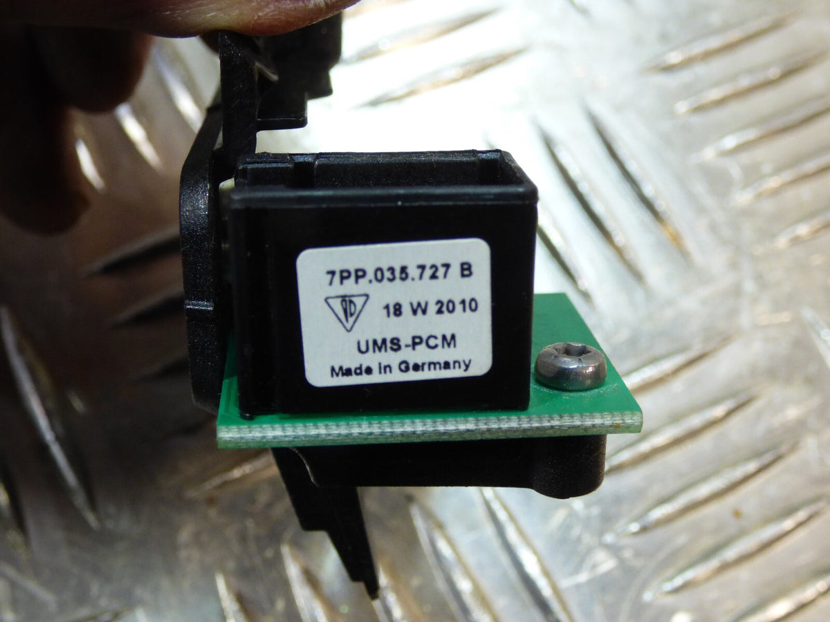 Porsche Cayenne 92A mit USB Steckdose 7P5947145 + 7PP035727B ORIGINAL gebraucht - Innenraumbeleuchtug – Produktansicht 3