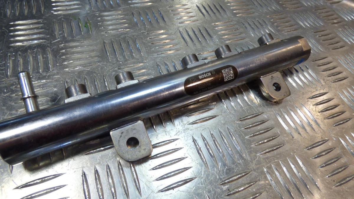 Jeep Grand Cherokee 3.0 CDR WK2 Einspritzleiste Kraftstoffverteiler ORIGINAL gebraucht - 0445216044 – Produktansicht 1