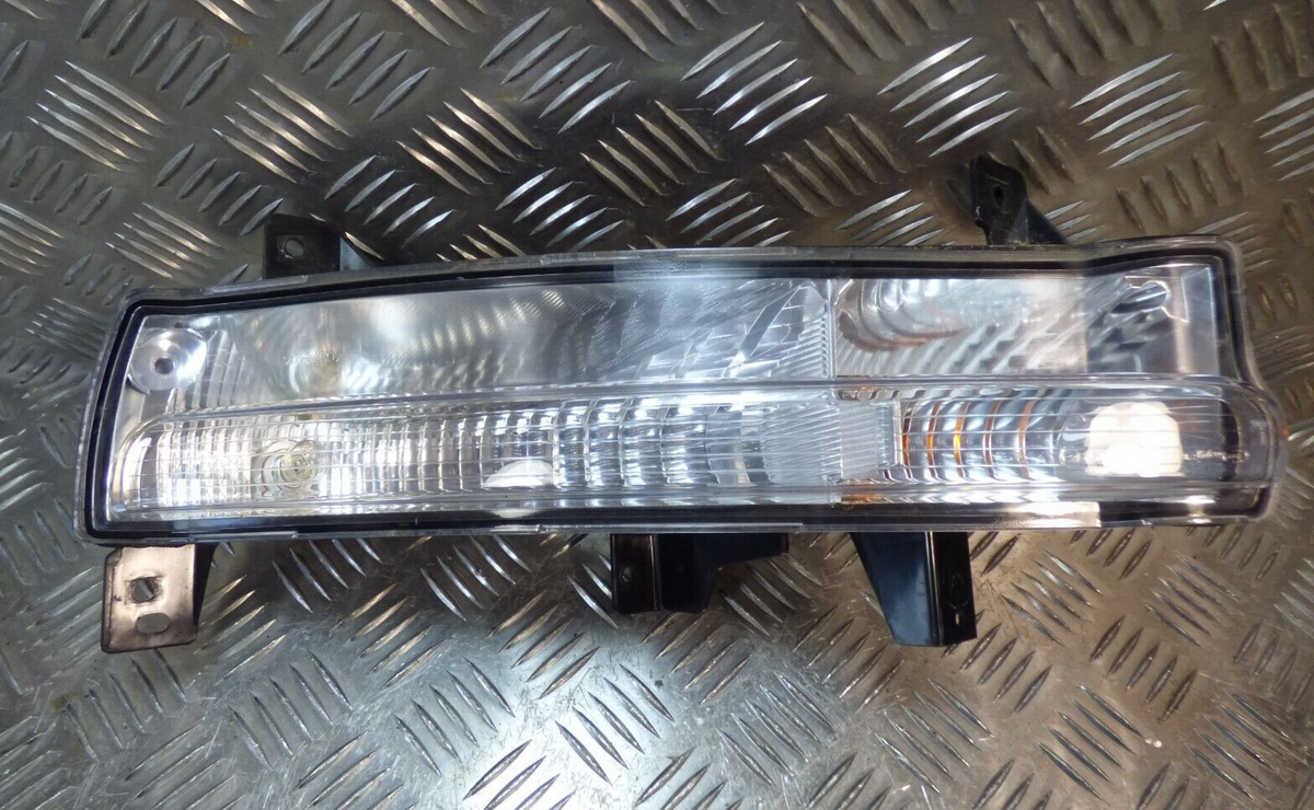 JEEP COMPASS II 2.0 MTJ 2021 Tagfahrlicht Blinker in stoßstange rechts ORIGINAL gebraucht - 68266925A – Produktansicht 1